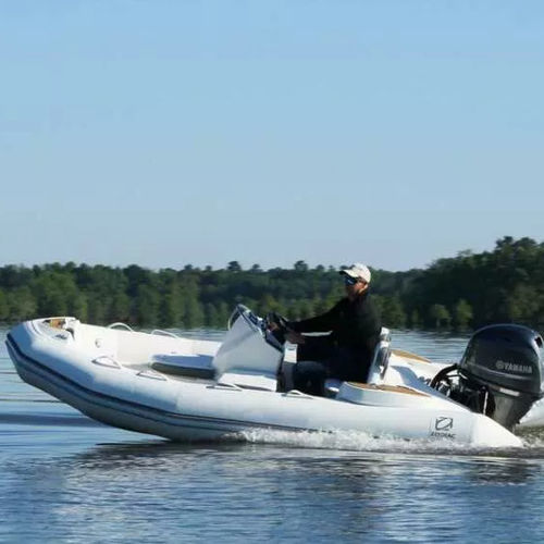 Barco inflável com motor de popa - YACHTLINE 440 - ZODIAC - de casco rígido (RIB) / open / com console lateral