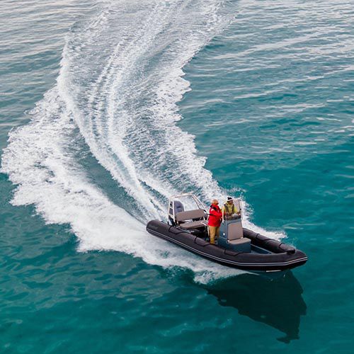 Barco inflável com motor de popa - 700 - Bombard - semirrígido / com console central / open