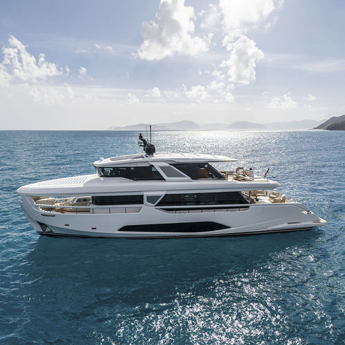 Iate a motor de cruzeiro - INFYNITO 90  - Ferretti Yachts - trawler / com casa do leme / 4 cabines
