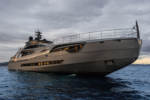 Superiate de alta velocidade - 140 - Pershing - com flybridge / 5 cabines / em alumínio