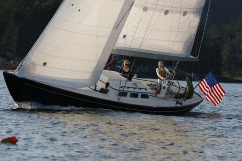 Veleiro Day Sailer - M36 - Morris Yachts - 1 cabine / com cockpit central / mastro de carbono
