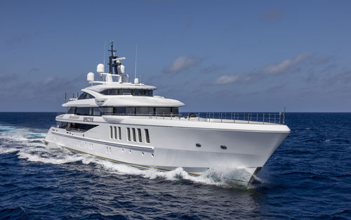 Megaiate de cruzeiro - SPECTRE - Benetti - com casa de leme elevada / 6 cabines / com piscina