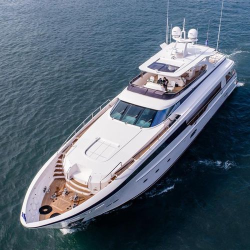 Superiate de cruzeiro - CC110 ABACO - Horizon - com flybridge / com casa de leme elevada / 4 cabines