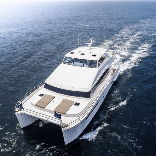 Iate a motor catamarã - PC74 - Horizon - de cruzeiro / com flybridge fechado / 4 cabines