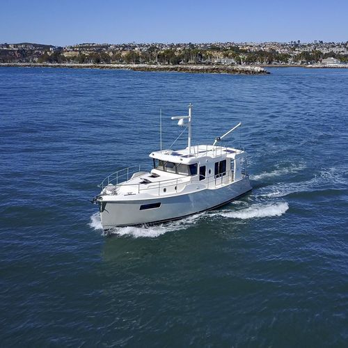 Lancha Express Cruiser com motor de centro - 41 - Nordhavn - bimotor / com flybridge / 2 cabines