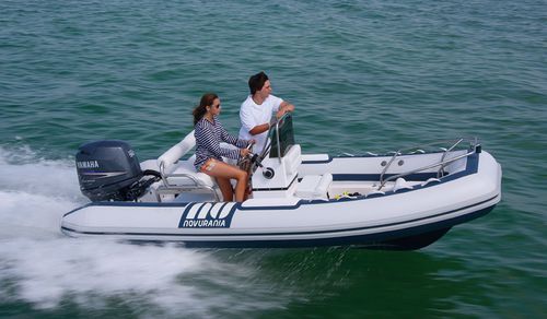 Barco inflável com motor de popa - Deluxe Series 460 - Novurania - semirrígido / com console central / open
