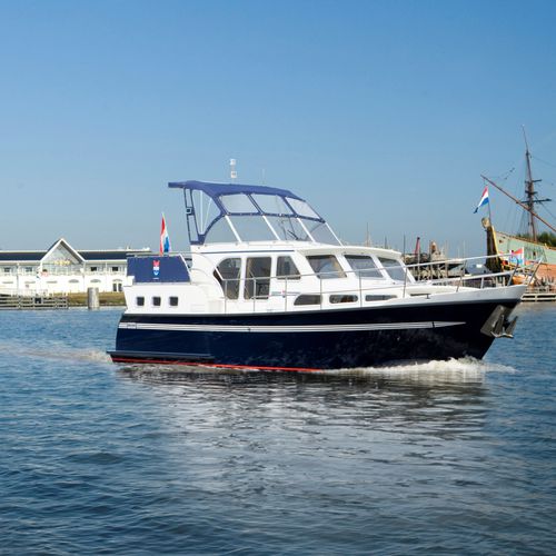 Lancha Express Cruiser com motor de centro - Skiron 35 - Pedro-Boat - a diesel / com flybridge / soft-top