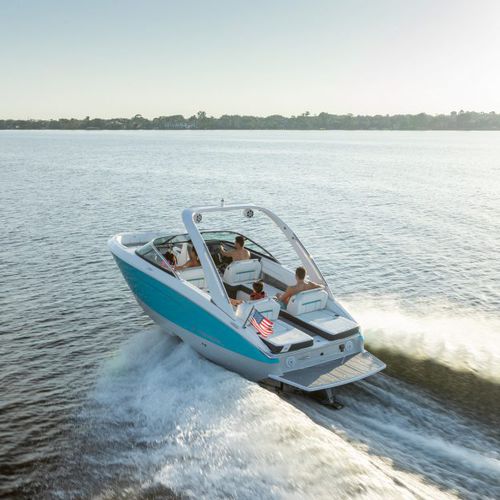 Lancha de proa aberta com motor de centro - LS4 SURF - Regal - com console dupla / bowrider / para esqui aquático