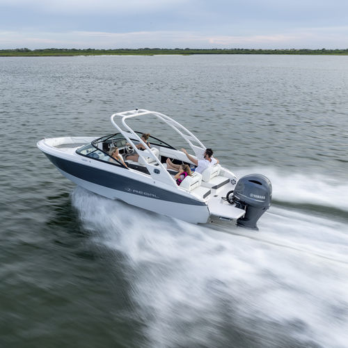 Lancha de proa aberta com motor de popa - LX2 - Regal - bowrider / open / para esqui aquático
