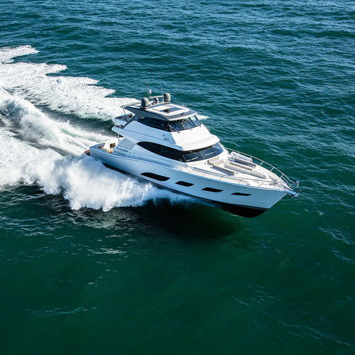 Iate a motor de cruzeiro - 72  - Riviera - esportivo / offshore / com flybridge fechado
