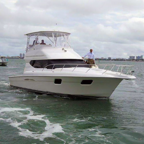 Lancha Express Cruiser com motor de centro - 43  - Silverton - a diesel / bimotor / com flybridge