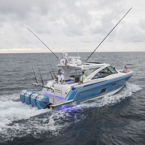 Lancha Express Cruiser com motor de popa - 430  - Formula - quadrimotora / com hard-top / bowrider