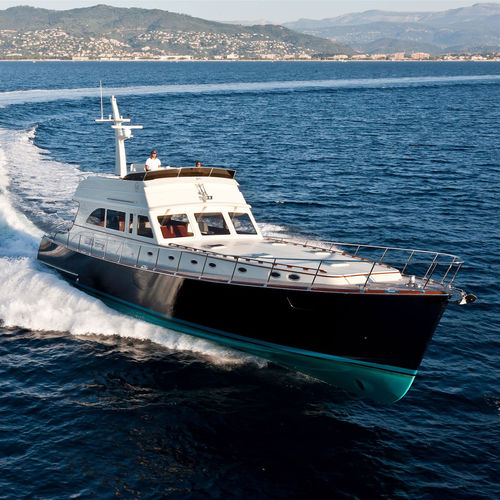 Iate a motor clássico - 77 - Vicem Yachts - tipo lobster / com flybridge / 4 cabines