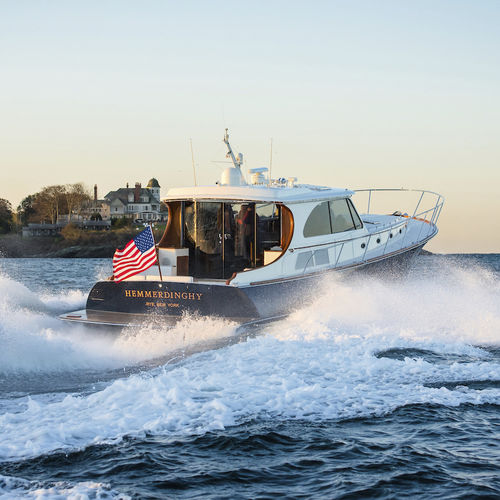 Iate a motor de cruzeiro - TALARIA 55 - Hinckley - tipo lobster / com casa do leme / hidrojato
