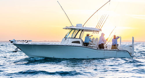 Lancha de console central com motor de popa - 321 CE - Grady-White - bimotor / de pesca / offshore