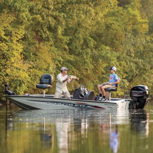 Bass boat com motor de popa - 175 TXW Tournament Ed - Tracker - com console lateral / de pesca esportiva / em alumínio