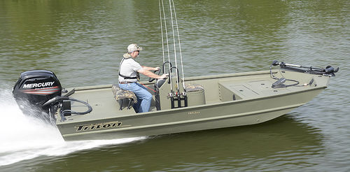 Jon boat com motor de popa - 1862 CC - Triton Boats - com console central / de pesca esportiva / em alumínio