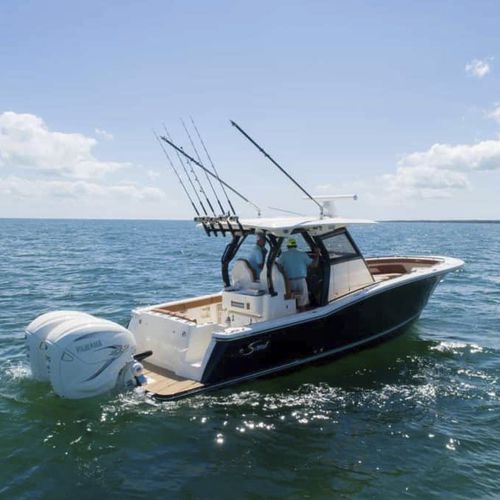 Lancha de console central com motor de popa - 330 LXF - Scout Boats - bimotor / de pesca esportiva / com cabine