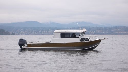 Barco de pesca-passeio com motor de popa - 26' SS PILOTHOUSE - Wooldridge - com casa do leme / offshore / em alumínio