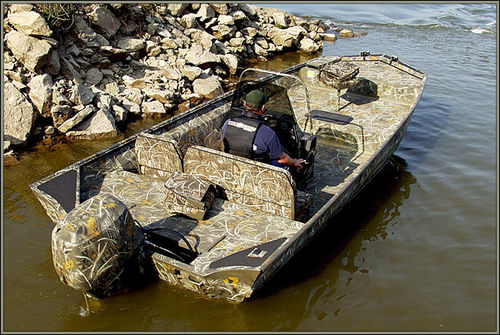 Jon boat com motor de popa - 2072LDSV - War Eagle - com console central / de pesca esportiva