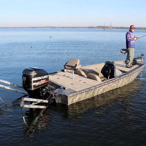 Bass boat com motor de popa - 761 Renegade - War Eagle - com console lateral / de pesca esportiva