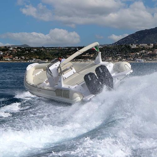 Barco inflável com motor de popa - 1000 - Master - bimotor / semirrígido / com console central