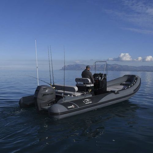 Barco inflável com motor de popa - 730  - Master - semirrígido / com console central / open