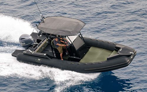 Barco inflável com motor de popa - 699  - Master - semirrígido / com console central / open