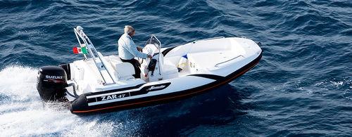 Barco inflável com motor de popa - 47 - Zar Formenti - semirrígido / open / com console lateral