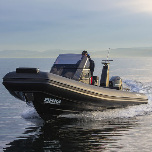 Barco inflável com motor de popa - EAGLE 8 - Brig - semirrígido / com console central / open