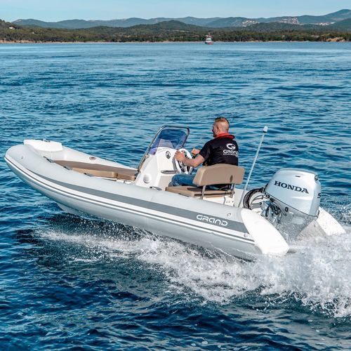 Barco inflável com motor de popa - S470N - GRAND Inflatable Boats - semirrígido / open / com console lateral
