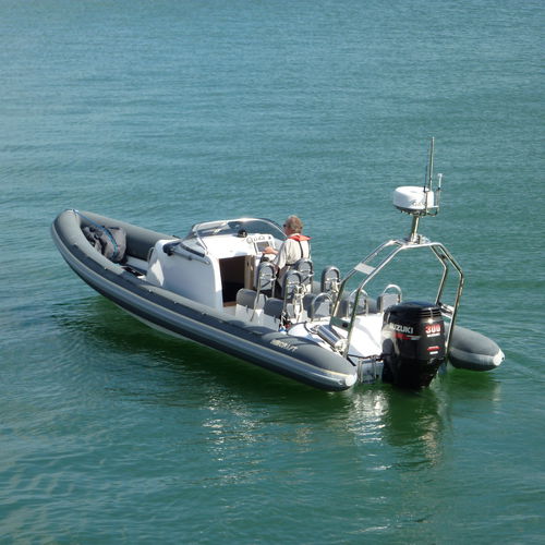 Barco inflável com motor de popa - Ribcraft 850 Adventure - RIBCRAFT - semirrígido / com console jockey / esportivo