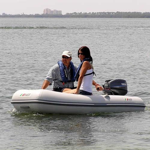 Barco inflável com motor de popa - 9 UL - AB Inflatables - semirrígido / open / em alumínio