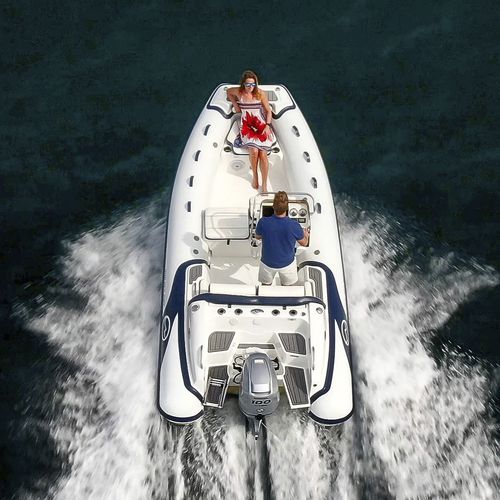Barco inflável com motor de popa - Venture 16 - Walker Bay Boats - de casco rígido (RIB) / open / com console lateral
