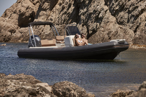 Barco inflável com motor de popa - COASTER 650 PLUS - Joker Boat - de casco rígido (RIB) / open / com console central