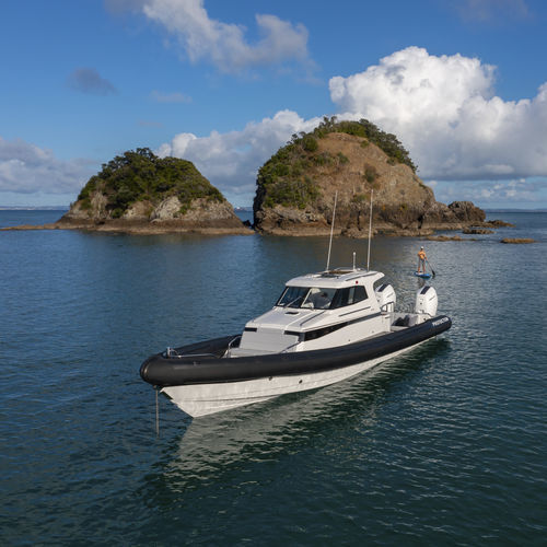 Barco inflável com motor de popa - 410 TARGA - Rayglass Boats - bimotor / semirrígido / com cockpit fechado