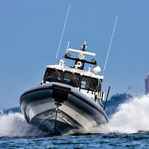 Barco inflável com hidrojato - 52 - RUPERT MARINE - semirrígido / com cockpit fechado / com cabine