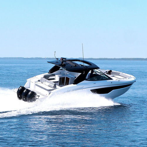 Lancha Express Cruiser com motor de popa - 38 GLS OB - Cruisers - trimotor / open / com console dupla