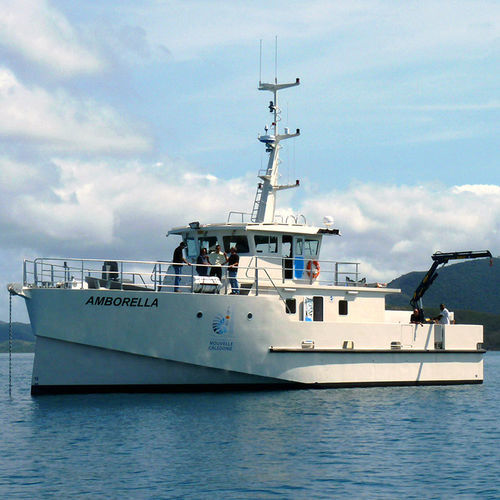 Barco profissional barco de pesca polivalente - AMBORELLA - Chantier Naval Delavergne - barco de transporte logístico / com motor de centro / em alumínio