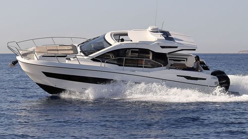 Lancha Express Cruiser com motor de popa - S37-X - Karnic - bimotor / com hard-top / máx. 12 pessoas