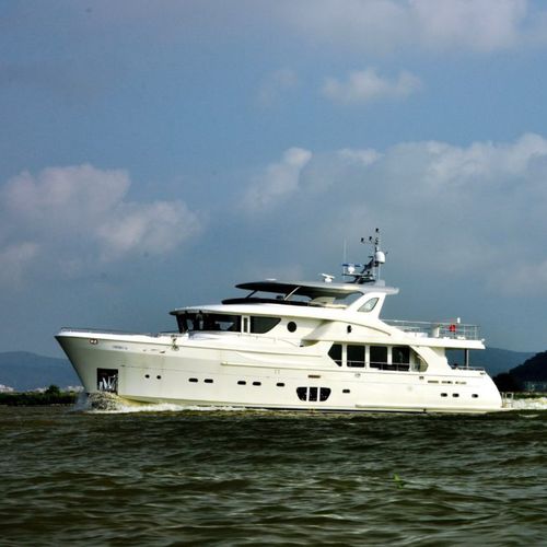 Iate a motor de expedição - Selene 92 - Selene - trawler / com flybridge / com casa de leme elevada
