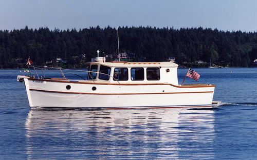 Trawler com motor de centro - Black Crown 30 - Devlin - a diesel / com casco de semideslocamento / com casa do leme