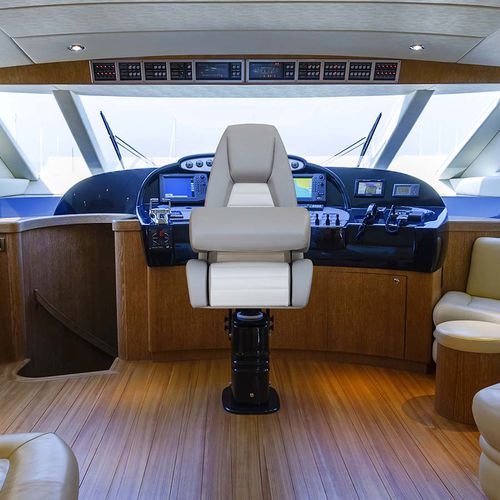 Assento de piloto - P 007 ECLYPSE - Besenzoni SpA - de modelo semissentado / para barco / com encosto alto