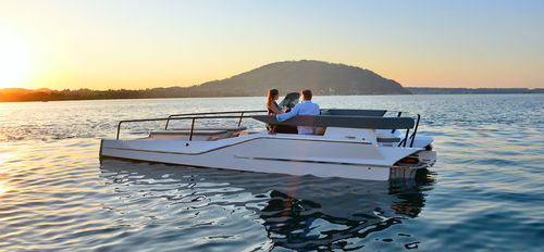 Lancha de console central catamarã - TimeSquare 20 - FRAUSCHER BOOTSWERFT - com motor de popa / elétrica / bimotor