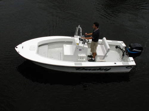 Lancha de console central com motor de popa - 17 - Dusky Marine - de pesca esportiva