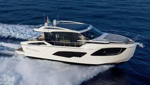 Lancha Express Cruiser com motor de centro - 48 COUPÉ - Absolute Yachts - bimotor / com hard-top / esportiva