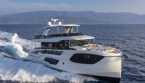 Iate a motor de cruzeiro - NAVETTA 64 - Absolute Yachts - com flybridge / IPS POD / 4 cabines