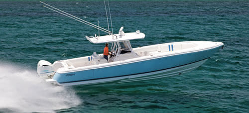 Lancha de console central com motor de popa - 375 CC - Intrepid - bimotor / com casco escalonado / de pesca esportiva