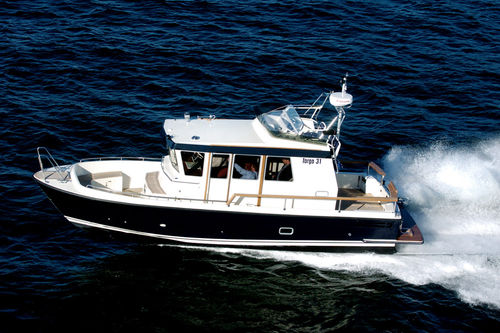 Lancha walkaround com motor de centro - 31 MKII - Targa - bimotor / com casa do leme / com flybridge
