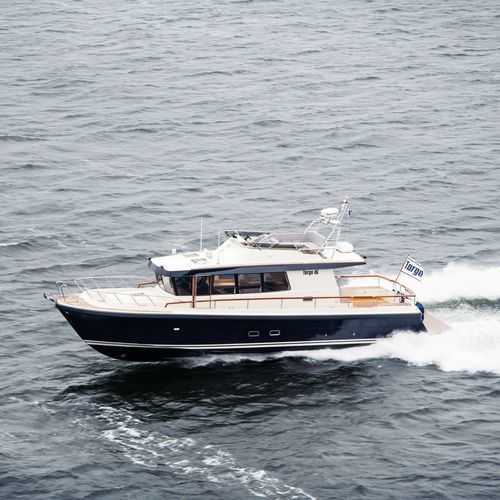 Lancha Express Cruiser com motor de centro - 46 - Targa - bimotor / com flybridge / offshore